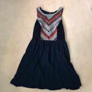 Sleeveless blue patterned dress